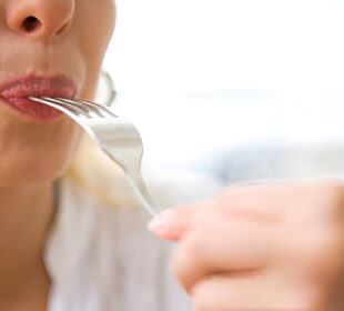 Metalinio skonio burnoje