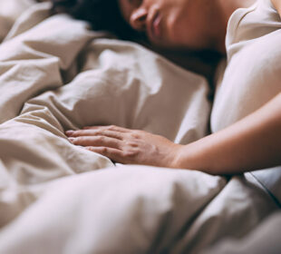 Ar galite maksimaliai išnaudoti miegą raumenų augimo labui?