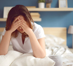 Kodėl ryte jaučiate galvos spaudimą